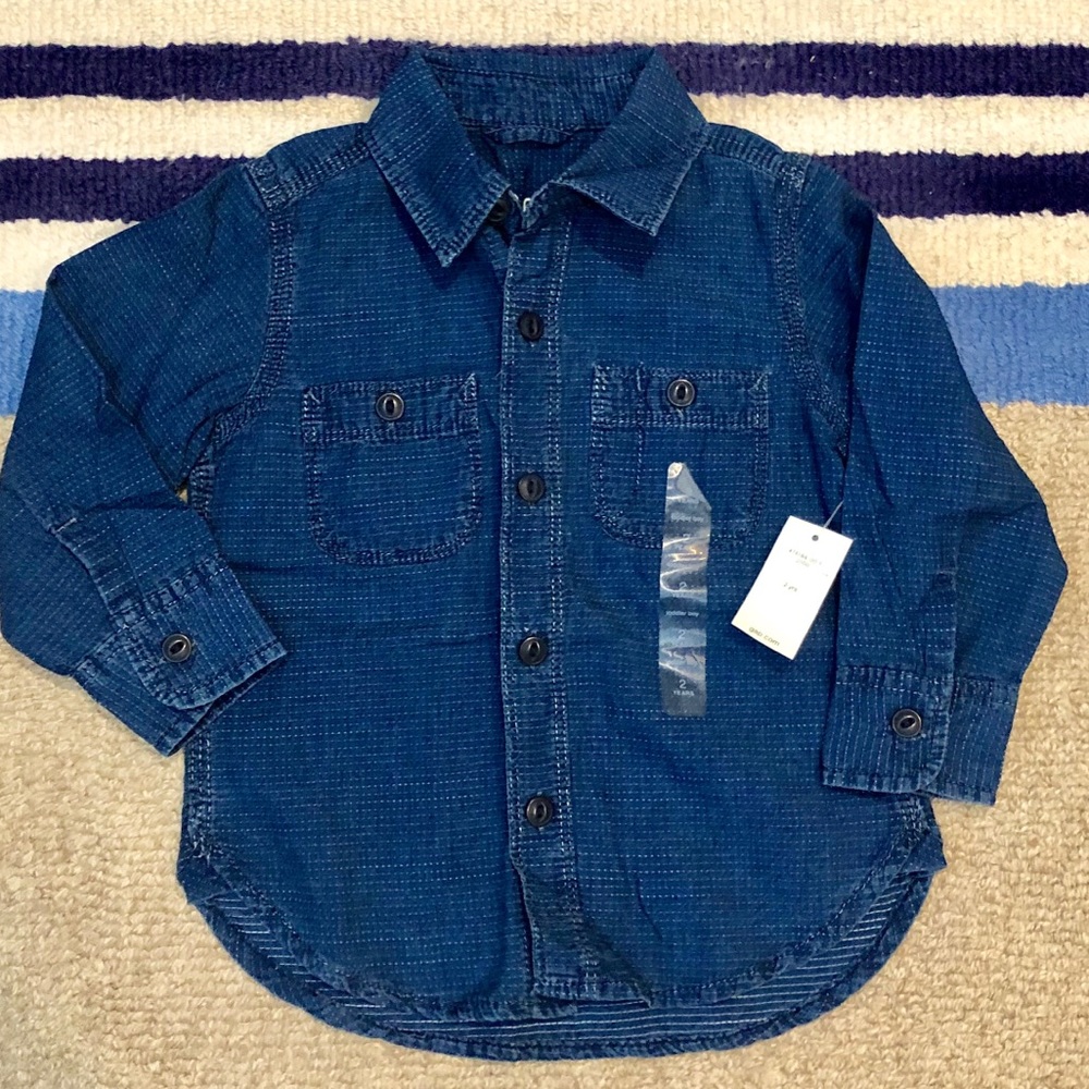 Gap size 2 button down shirt brand new with tags
